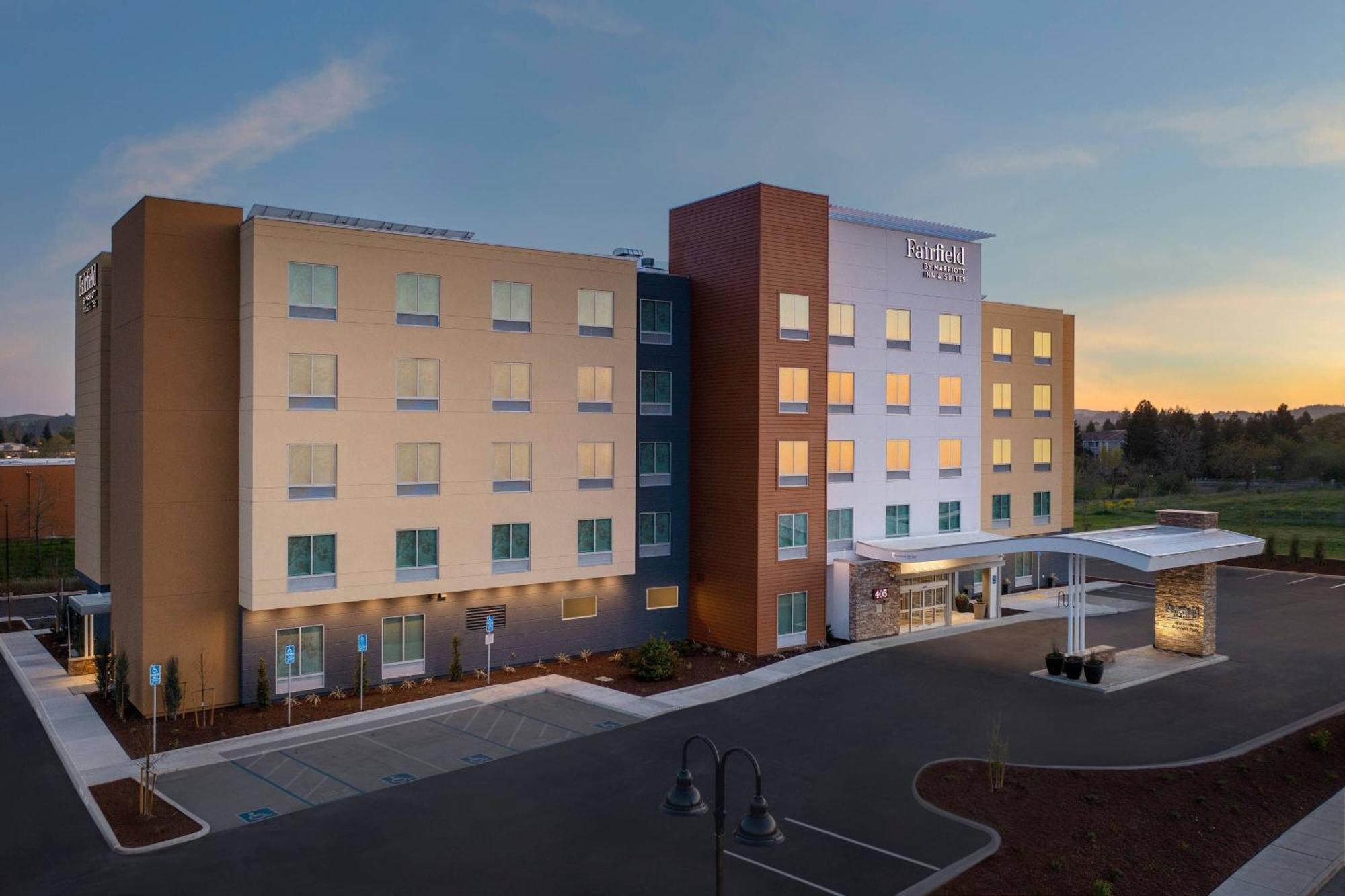 Fairfield Inn & Suites By Marriott Santa Rosa Rohnert Park Esterno foto